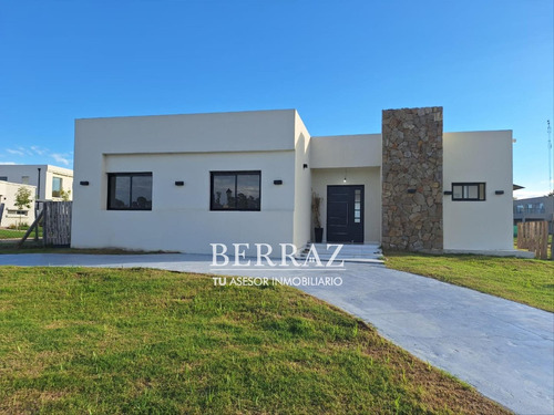 Casa Venta 4 Ambientes En Santa Lucía Pilar Del Este Lote De 638 M2