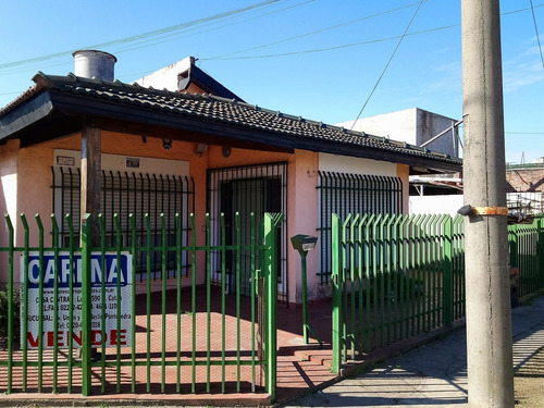 Casa De 4 Ambientes Con Amplia Galería