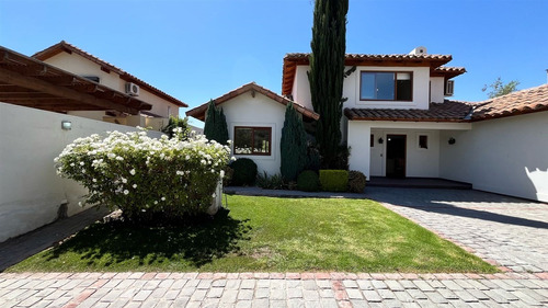 Casa En Venta 4d, Chicureo, Colegio Pedregal Y San Anselmo.