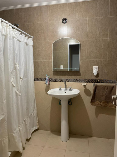 Imagen 8 de 13 de Casa De 2 Dormitorios, Patio En Barrio Alborada