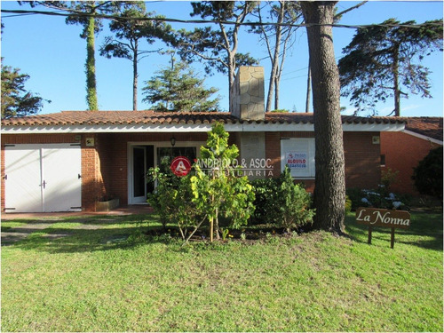 Chalet Típico De Punta Del Este, A 4 Cuadras De Playa Mansa- Ref: 6448