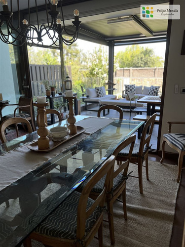 Triplex En Venta Con Jardín Y Piscina Excelente Conectividad