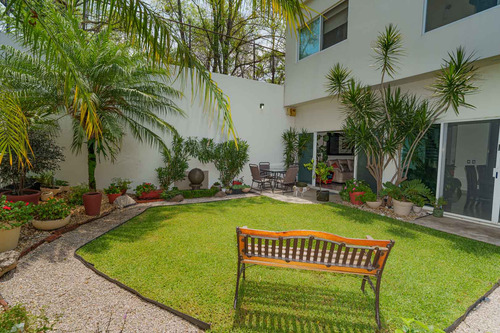 Casa Sola En Fraccionamiento Exclusivo Palmira Cuernavaca