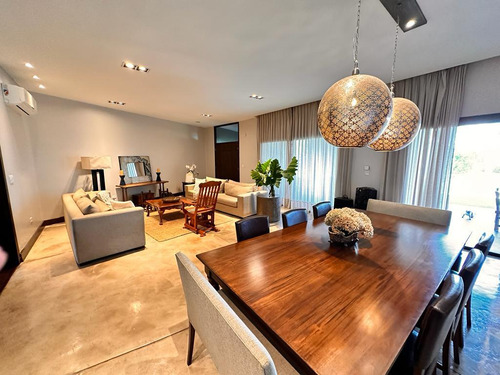 Casa Categoría Premium De 4 Dormitorios En Venta En Country La Arboleda