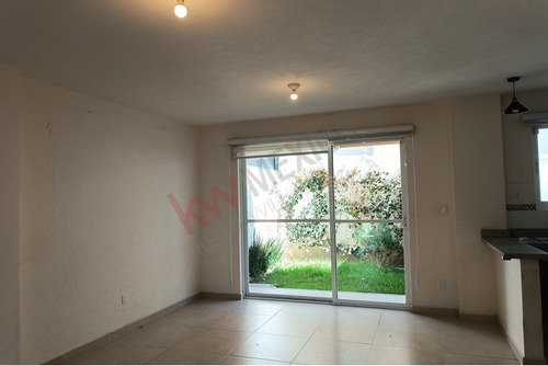 ¡descubre Tu Nuevo Hogar! Casa Moderna De 3 Recámaras, 3 Baños Y Estacionamiento Para 2 Autos...
