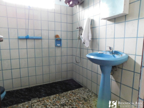 Imagen 5 de 15 de Casa De 2 Dormitorios Con Local Al Frente