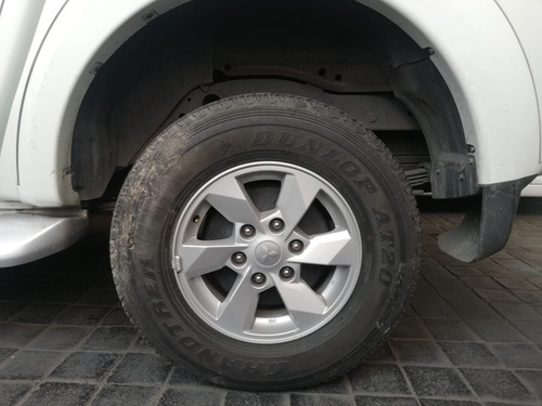 Imagen 5 de 14 de Mitsubishi L200 2018 2.4 Cabina Doble 4x2 Mt