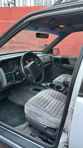 Jeep Grand Cherokee Laredo L6 4x2 At