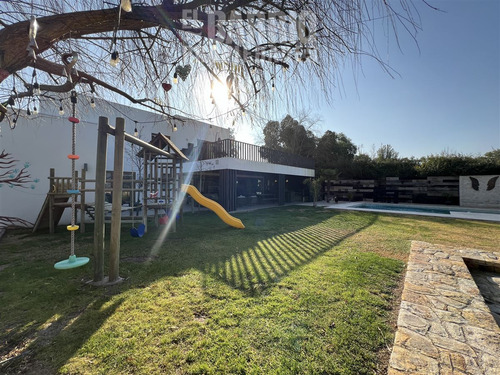 Casa En Venta De 4 Dorm. En Colina