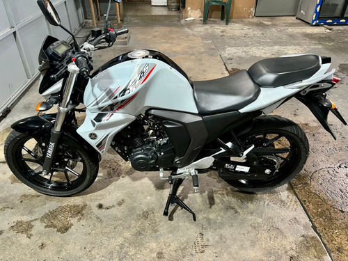 Moto Yamaha Fazer