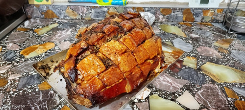 Pata De Cerdo Con Figazitas Y Salsa....