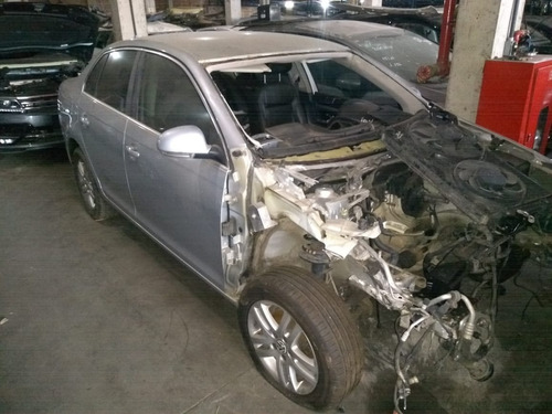 Imagem 2 de 2 de Sucata Volkswagen Jetta 2.5 2008 Para Retirada De Peças.