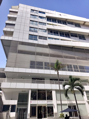 Venta De Apartamento Urb. Las Mercedes  1 Hab. / 2b / 2pe  83m2