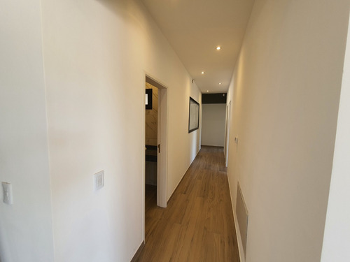 Casa En Venta Ubicada En Barrio Nayades - Pinamar