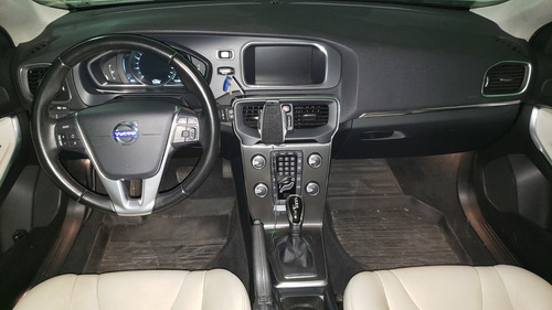Imagem 3 de 15 de Volvo V40 Dynamic - 2015