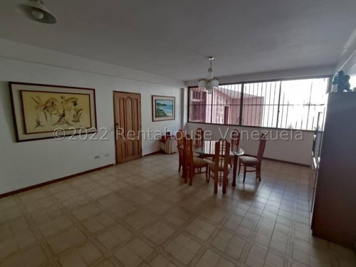 Imagen 3 de 16 de Amplia Quinta En Venta - Urb Prados Del Este - Mls#22-22103