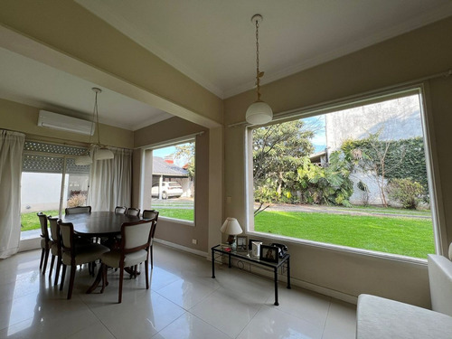 Venta Casa 6 Ambientes 600 M2- Castelar Norte