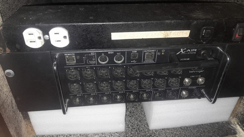 Behringer Xr18 Mezcladora De Rack Para Tablet/android 18 Ch (Usado)