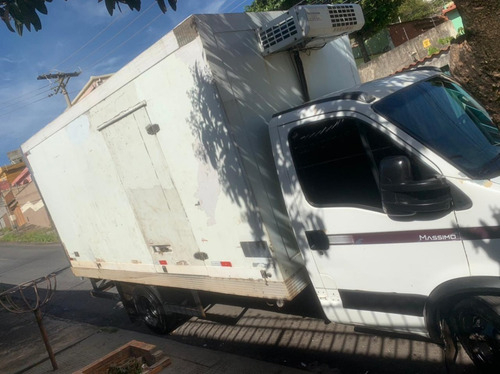 Imagem 2 de 9 de Iveco Daily