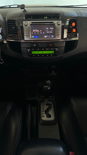 Toyota Hilux SW4 3.0 Srv Cuero 171cv 4x4 5at