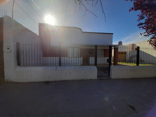 Casa Antigua Ideal Para Proyecto Mixto En Venta, Centro De General Roca - Rio Negro