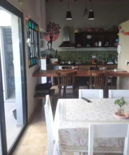 Casa En Venta - 2 Dormitorios 1 Baño - Cocheras - 400mts2 - Manuel B. Gonnet, La Plata