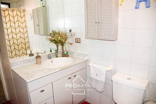 Casa En Venta De 6 Dorm. En Lo Barnechea