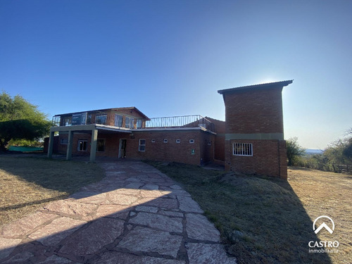 Hotel Sobre Los Mandarinos, Carpintería.
