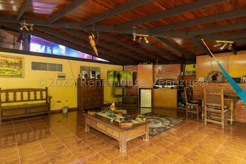 Imagen 19 de 25 de Mls #23-213 Único, Exclusivo E Inigualable Penthouse De Dos Niveles En La Mejor Ubicación De Los Chorros, Son Aproximadamente 1000 Mt 2 Con Excelente Distribución, Y De Un Gusto Impecable. Afm