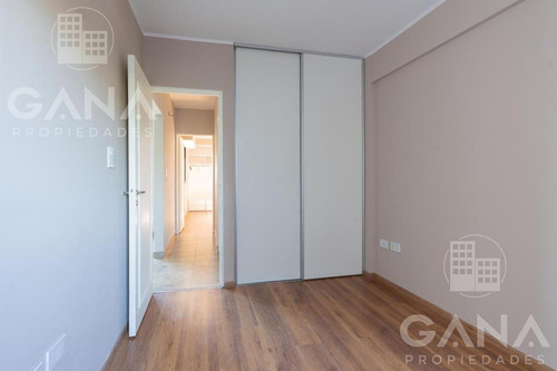 Departamento Venta 2 Dormitorios Con Cochera Y 2 Patios. Oportunidad