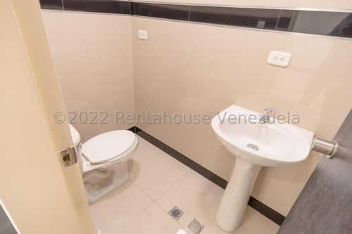 Edificio Para Usos Múltiples En Las Mercedes!!! 23-30721