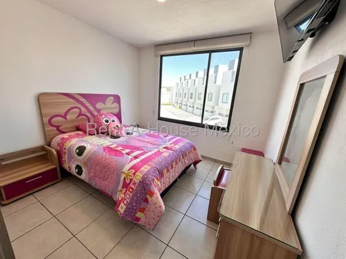 Venta - Casa En Esquina Con 3 Recámaras Y Terreno Excedente, El Mirador | Rahqro