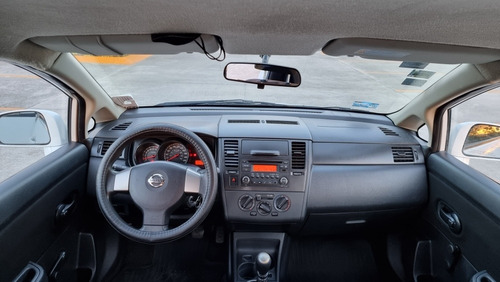 Imagen 8 de 11 de Nissan Tiida 2018 1.8 Sense Sedan Mt