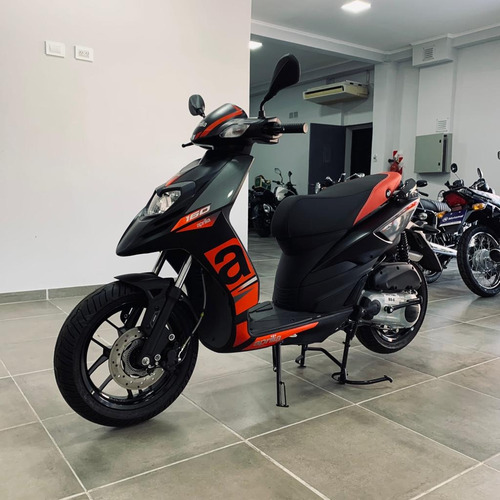 Imagen 11 de 25 de Aprilia 160 Sr - Scooter 150 Llevala Con Tu Dni - Abs Fi