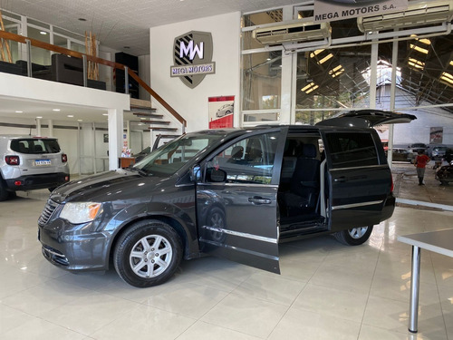 Imagen 11 de 15 de Chrysler Town & Country 2011