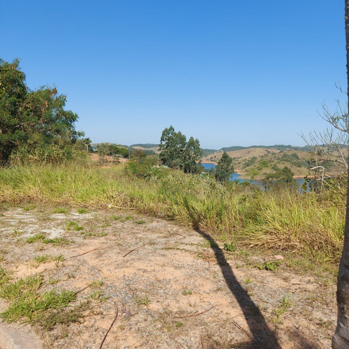 Terreno Com Fundo Para A Represa