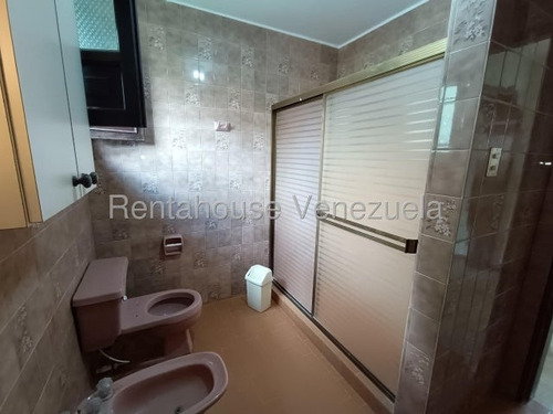 Ab Vende Casa De Un Nivel. ¡gran Potencial En Ubicación Privilegiada! Descubre Esta Casa De Esquina En Una Sola Planta, Impecablemente Mantenida Y Lista Para Que La Hagas Tuya.