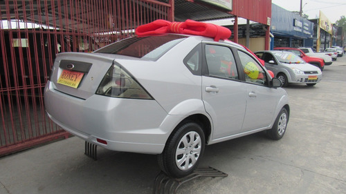 Imagem 4 de 10 de Ford Fiesta Sedan 1.0 Flex