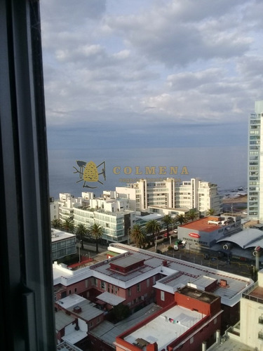 Apartamento En Muy Buena Ubicacion En Peninsula, De 3 Dor, 2 Baños Con Muy Linda Vista A La Ciudad Y El Mar.- Ref: 2027