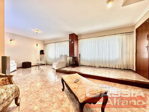 Chalet En Dos Plantas Amplio Lote Con 3 Dormit. Y Servicios, Quincho, Fondo Libre
