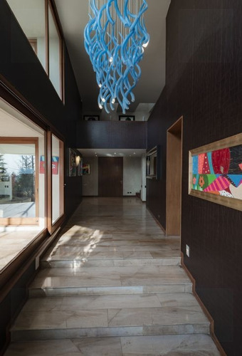 Casa En Venta De 5 Dorm. En Las Condes