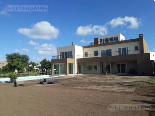 Imagen 2 de 9 de Casa En Venta En El Golf