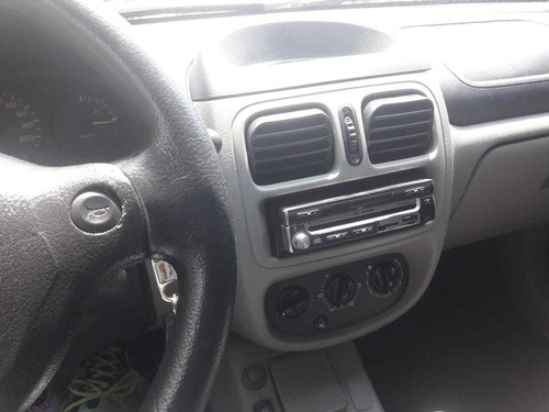 Renault Clio 1.0 16v Authentique 5p 2004