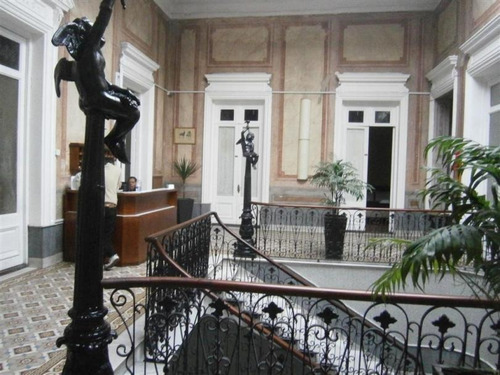 Excelente Hotel A Pasos De La Plaza Inpendencia. Ideal Inversionistas