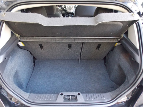 Imagen 13 de 15 de Ford Fiesta Kinetic Design 1.6 Titanium 2011 Carbone