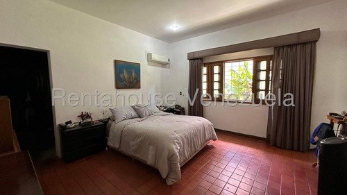 Casa En Venta En Los Palos Grandes Con Terreno Único Kg Negociable