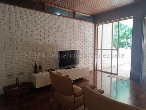 Casa En Venta En Lomas De Chuao Caracas Calle Cerrada