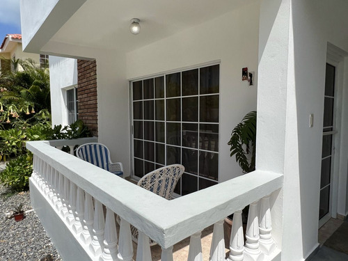Venta Edificio (condo) Con 6 Apartamentos, Villas Bavaro, 10 Min Caminar Playa