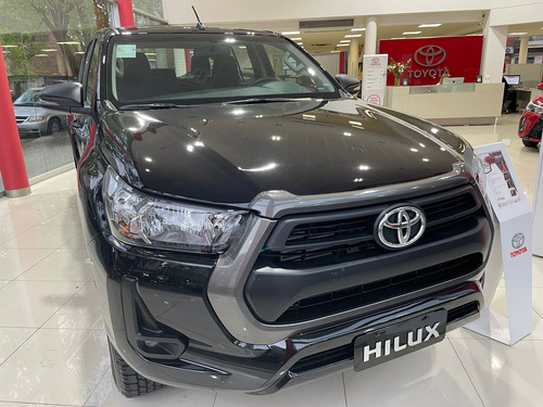 Toyota Hilux 4x2 D/c Sr 2.4 Tdi 6 A/t 2025