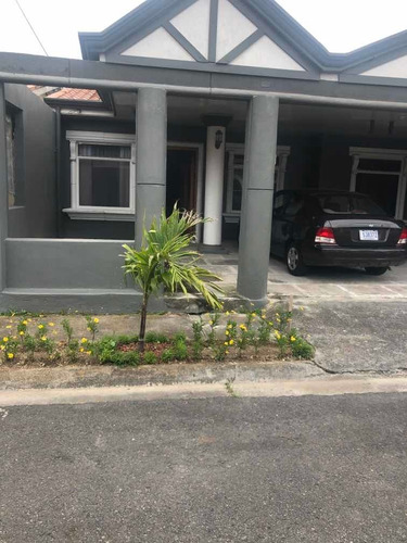 Imagen 1 de 14 de Vendo Casa Espaciosa